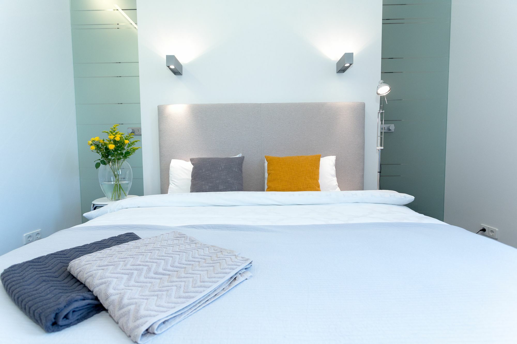 Vilnius Apartments & Suites - Gedimino Avenue ภายนอก รูปภาพ