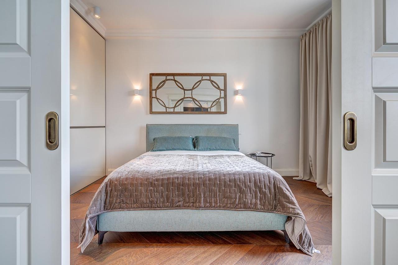 Vilnius Apartments & Suites - Gedimino Avenue ภายนอก รูปภาพ